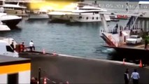 Boğazda Arabalı Vapurun Lüks Tekneye Çarptığı An Kamerada