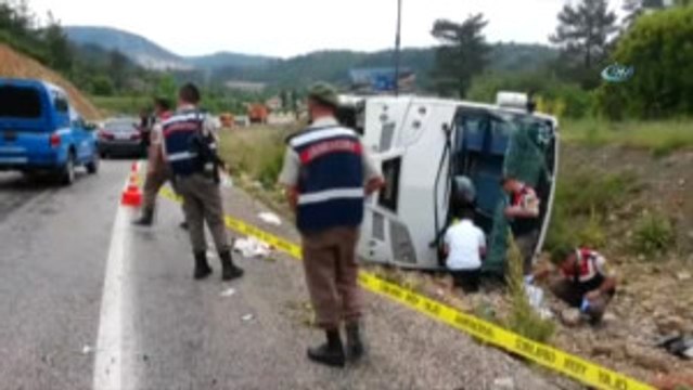 Muğla-Denizli Yolunda Otobüs Devrildi: 17 Yaralı