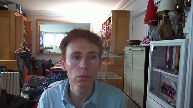 Wiwi égratigne le tissu de Jeanne Cherhal