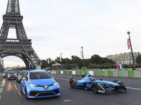 Les Renault ZE16 et Zoe e-Sport en action dans Paris