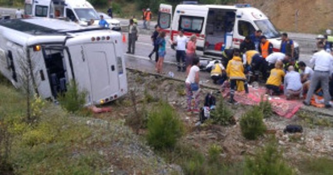 Rus Turistleri Taşıyan Midibüs Şarampole Devrildi: 18 Yaralı