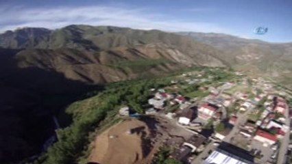 Operasyonun Sürdüğü Kato'da Yamaç Paraşütü