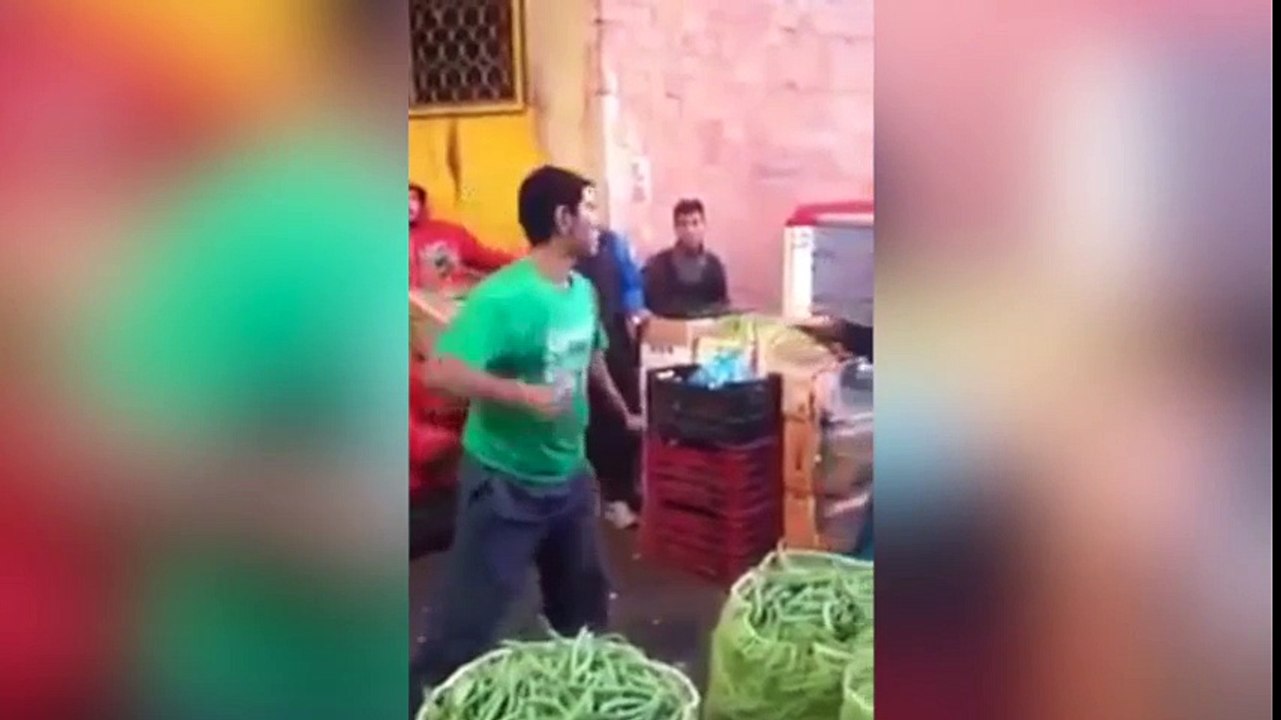 Señor mayor ridiculiza a joven en una pelea que quería evitar