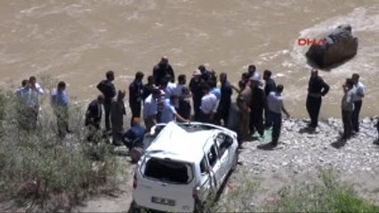 Hakkari Dalgıç Polisler Zap'ta Kaybolan Kadını Arıyor