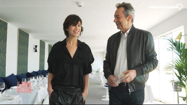 Le Journal du Festival avec Marion Cotillard, Louane, Charlotte Gainsbourg - Festival de Cannes 2017