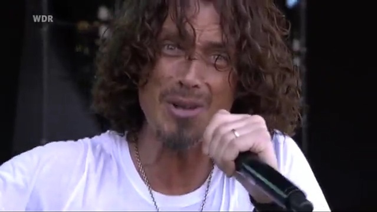 Chris Cornell - Black Hole Sun.