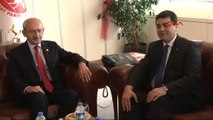 Kılıçdaroğlu, Demokrat Parti Genel Merkezini Ziyaret Ederek Genel Başkan Gültekin Uysal'la Görüştü
