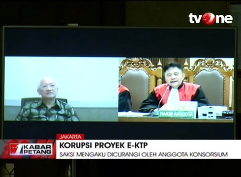 Terdakwa Kasus E-KTP Menangis Dengar Keterangan Saksi