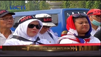 Dosen Honorer Demo di Depan Istana