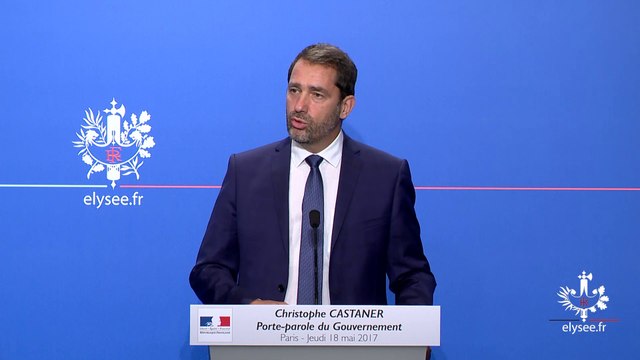 Emmanuel Macron souhaite solidarité , collégialité et confidentialité au conseil des ministres