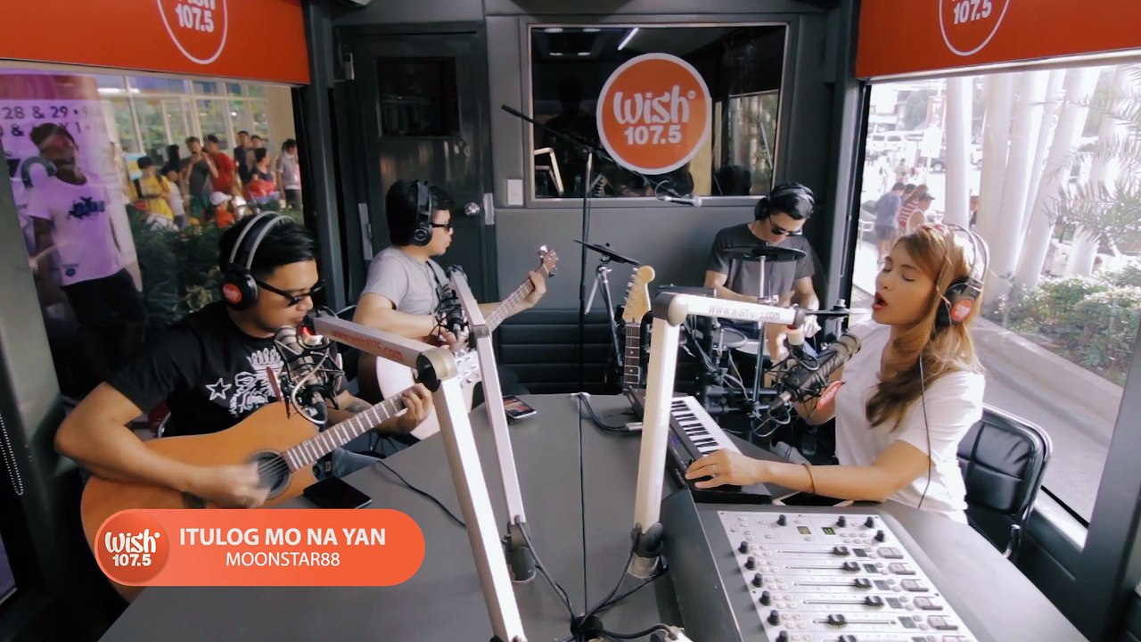 Moonstar88 perform  Itulog Mo Na Yan  LIVE on Wish 107.5 Bus