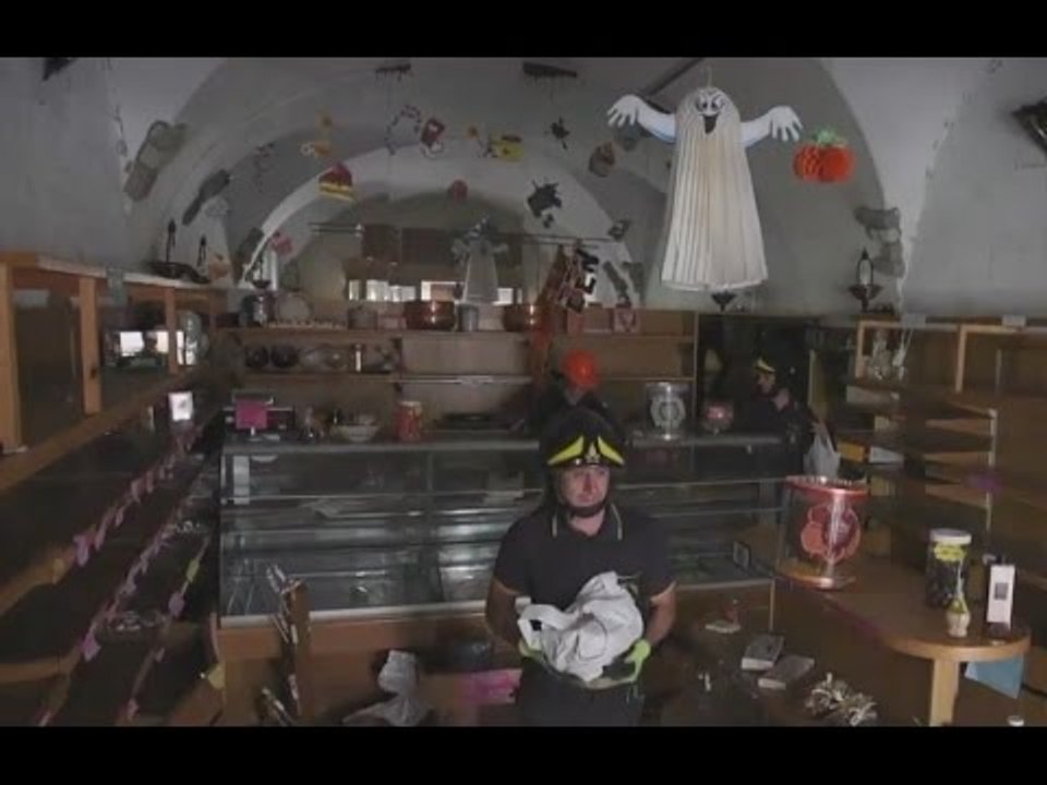 Norcia (PG) - Terremoto, recupero beni in attività commerciale (18.05.17)