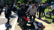 Les gardes du corps d'Erdoğan attaquent des manifestants (Washington)