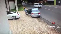 Il réussit à éviter le carjacking de sa Porsche en Afrique du Sud !