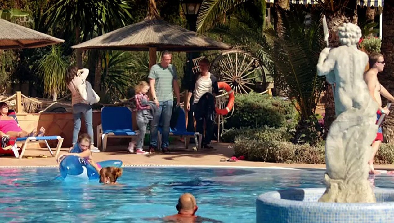 Benidorm S08 E01