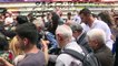 Législatives : Mélenchon en campagne sur un marché de Marseille