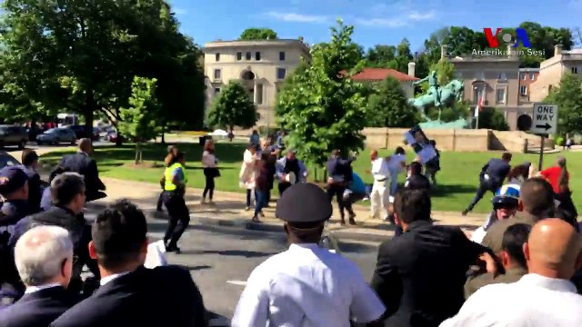 Les gardes du corps d'Erdogan attaquent des manifestants (Washington)