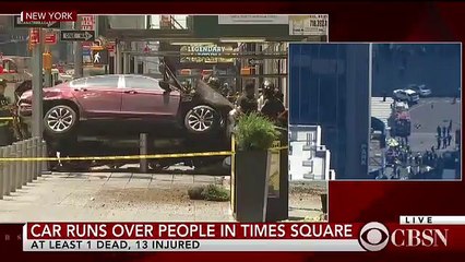 Download Video: CBS NEWS: New York: Un véhicule fonce dans la foule sur Times Square - Il y aurait un mort et au moins 10 blessés