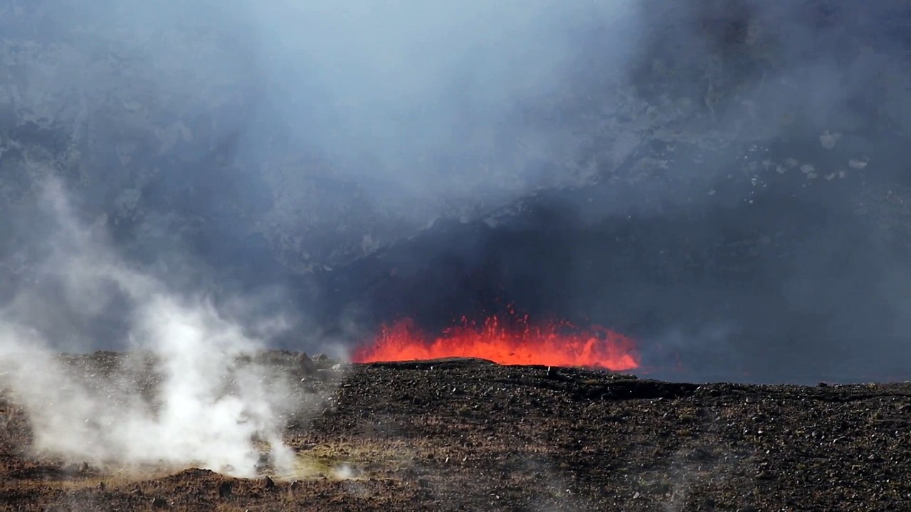 Spattering lava lake