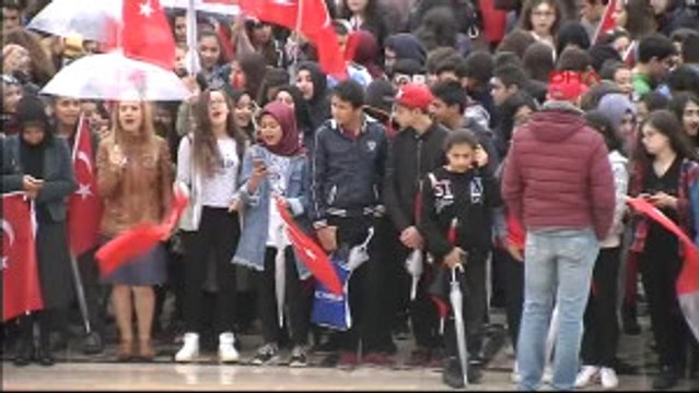 Ilk Tören Anıtkabir'de Yapıldı 1