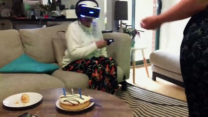 Nan plays VR for the first time on her 80th birthday! (super cute vid)