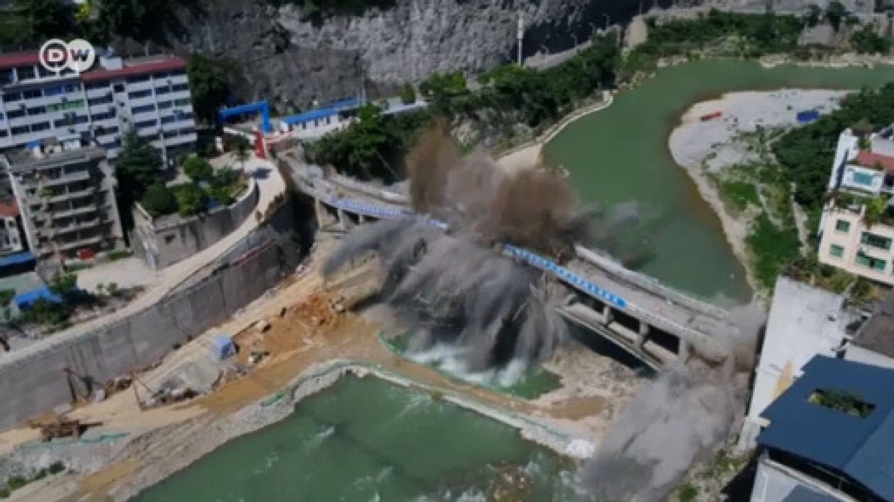 Ponte é implodida na China
