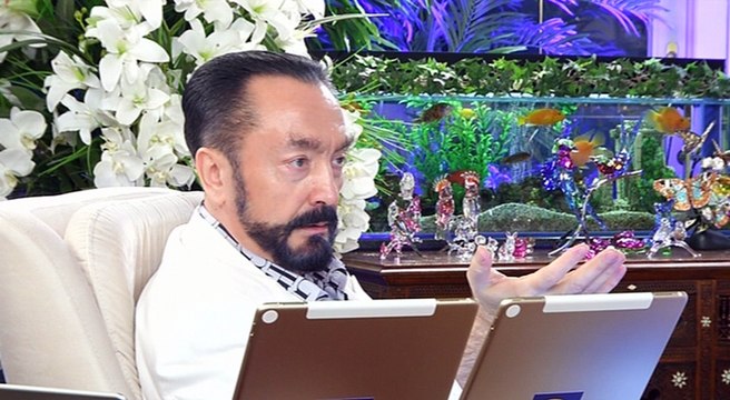 Adnan Oktar neden Kuran’ın yeterliliğini savunuyor?