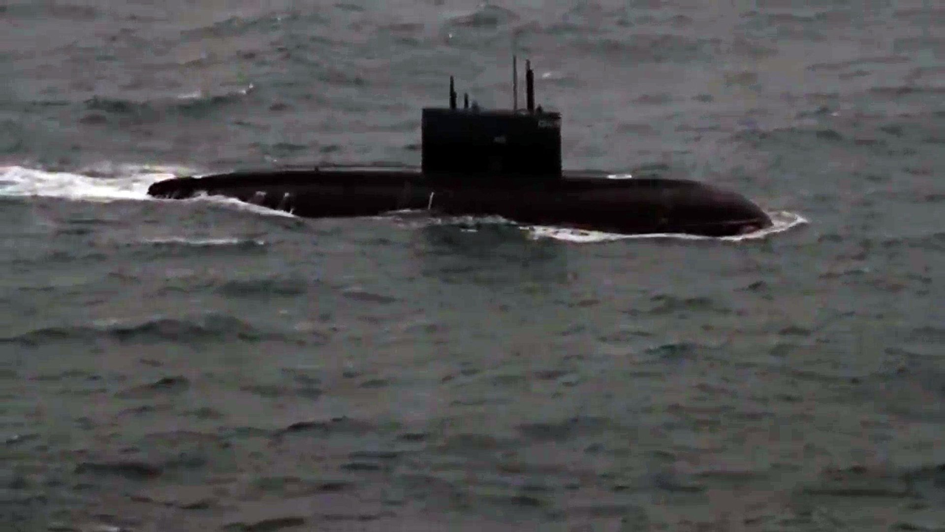 UK WARSHIP FINDS RUSSIAN SUBMARINE IN ENGLISH CHANNEL