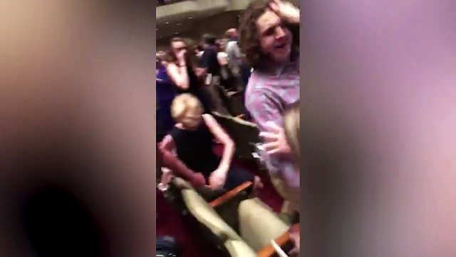 USA : Bagarre entre parents pendant une cérémonie de remise de diplômes