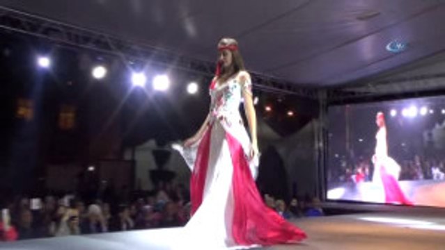 Ünlü Mankenler Tokat'ta Podyuma Çıktı