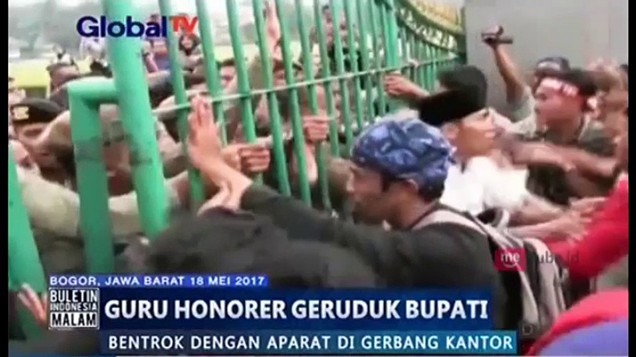 Ribuan Guru Honorer Geruduk Kantor Bupati Bogor
