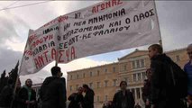 Miles de personas protestan ante el Parlamento griego contra nuevos ajustes