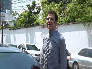 Salvador Nasralla pide auxilio en embajada