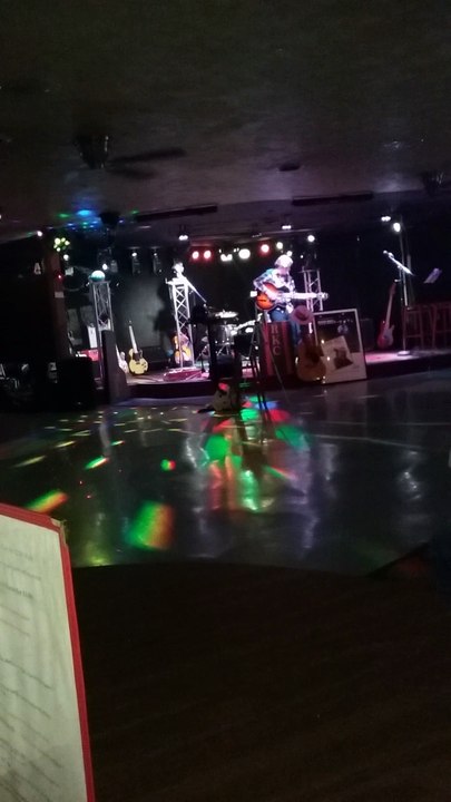 Singing Live at smitty's Bar in Nashville Tennessee