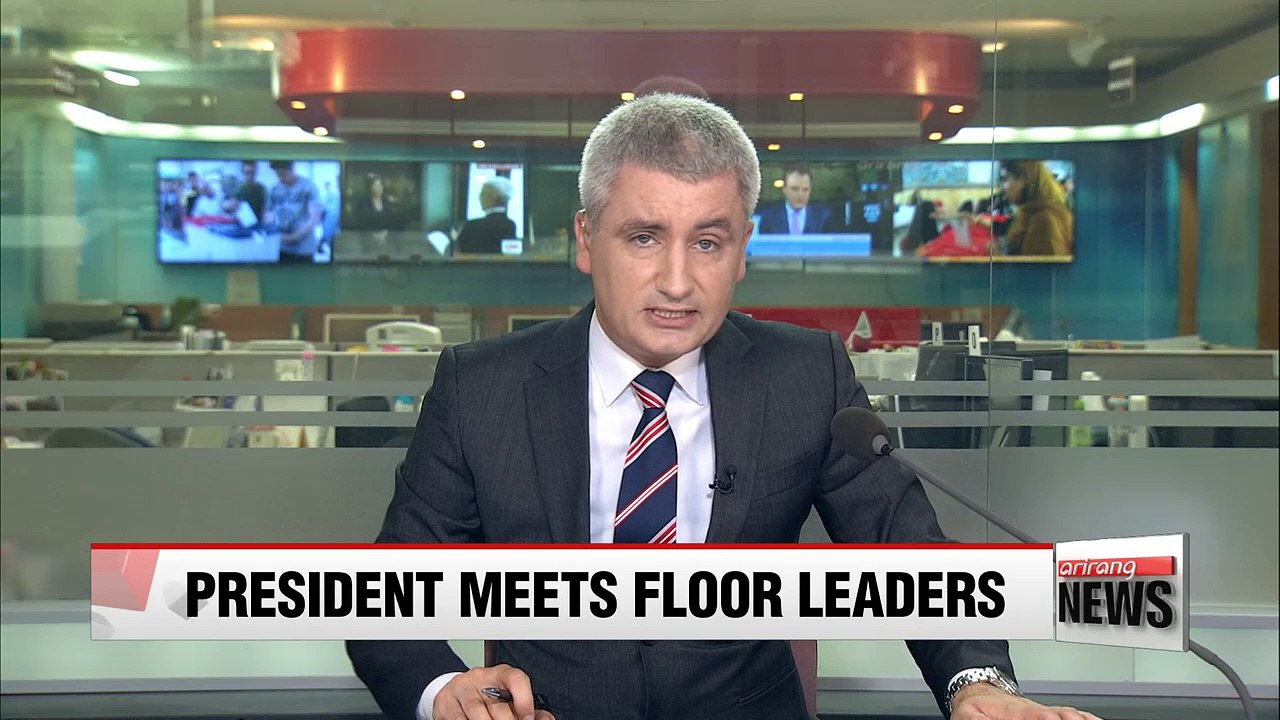 Constitutional revision reaffirmed during President Moon, party floor leaders luncheon