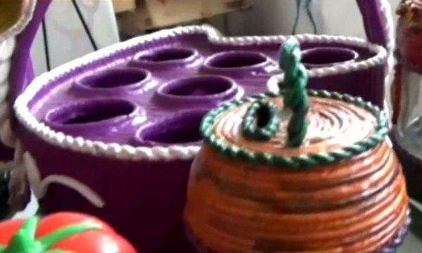 Mengubah Kertas Koran Bekas Jadi Karya Seni Bernilai