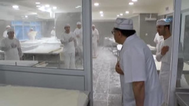 Baklava Ustası Nadir Güllü'den 'Baklava Yemeyin' Diyen Canan Karatay'a Sert Tepki