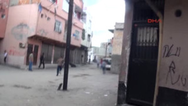 Adana Polis Uyuşturucu Satıcılarını Havaya Ateş Ederek Yakaladı