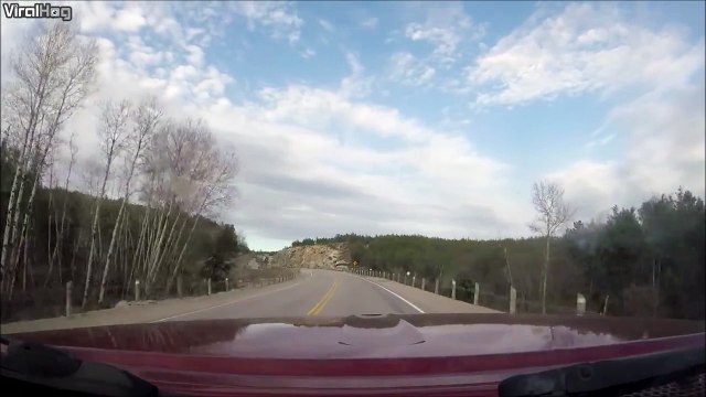 Cet automobiliste est sauvé par son reflexe et évite un camion à contre-sens