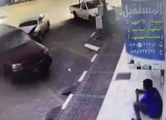 Cipin Çarptığı Adam Dükkana Girdi