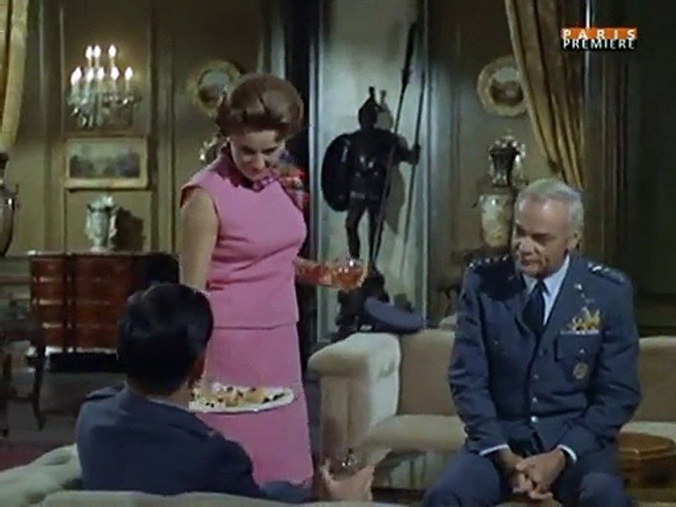 The.Invaders.2x21.A.La.Recherche.De.La.Paix.