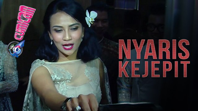 Ditanya Soal Didi, Vanessa Angel Nyaris Kejepit Pintu Lift - Cumicam 19 Mei 2017