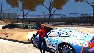 Spiderman el Hombre Araña conduce y juega con Rayo Mcqueen de Cars 2 Disney Pixar 3D