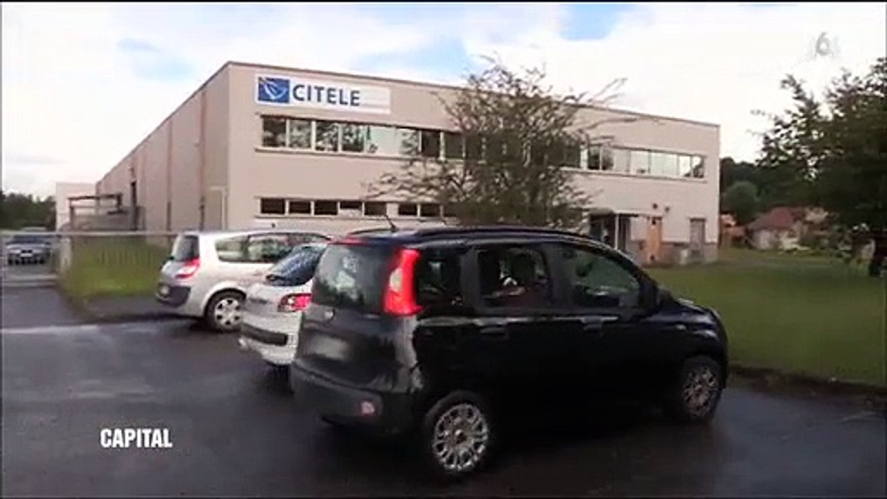 La tenue sexy d'une représentante de Pôle Emploi