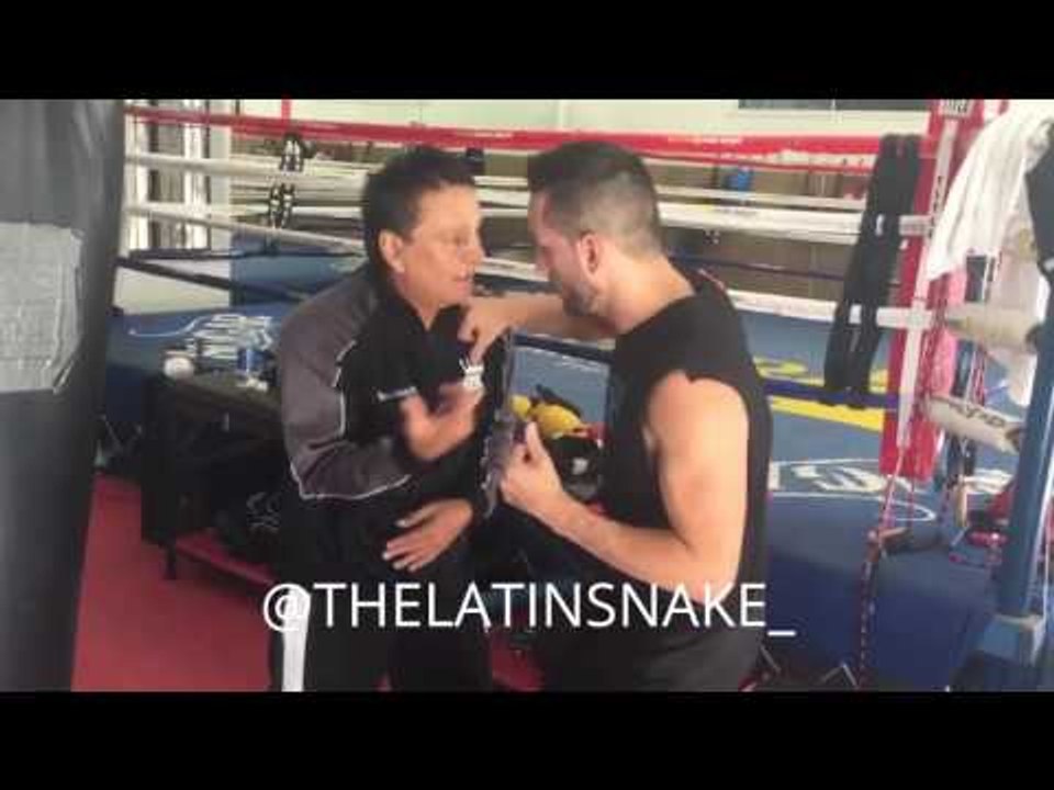 roberto duran working with shane mosley and sergio mora @thelatinsnake_