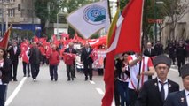 Bursa'da Atatürk'ü Anma, Gençlik ve Spor Bayramı'nda Işaret Diliyle Istiklal Marşı