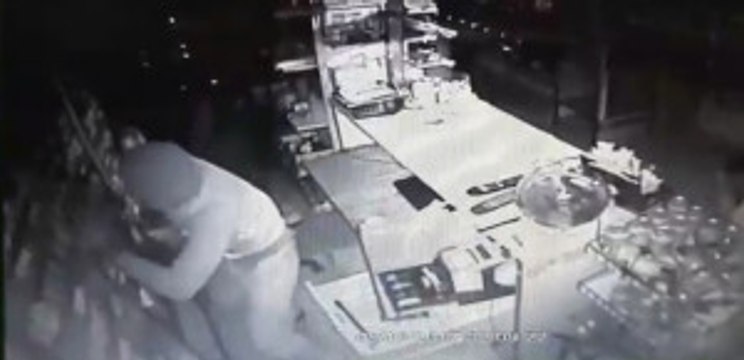 Alarma Aldırış Etmeden Kasayı Boşalttılar
