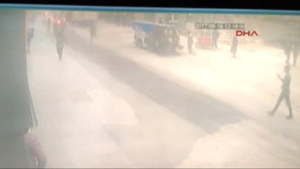 Istiklal Caddesi'ndeki Taraftar Kavgası Güvenlik Kamerasında