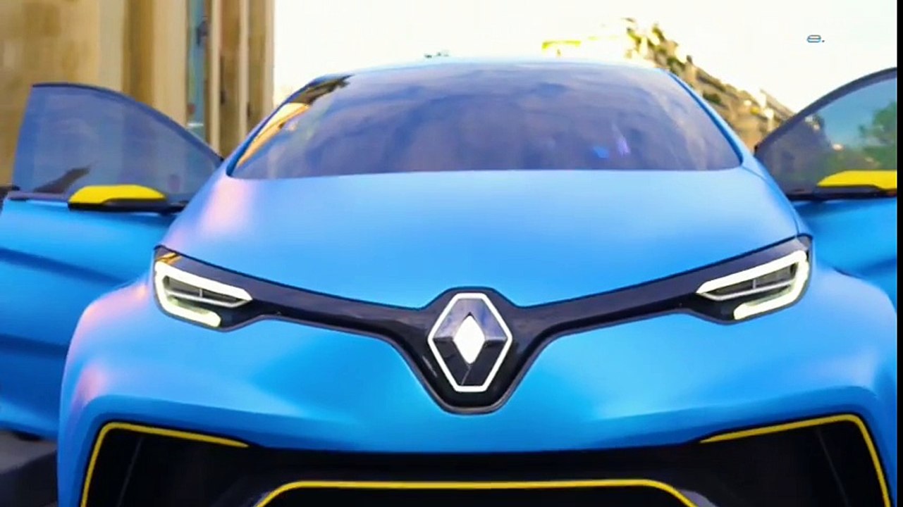 Formula e Renault eDams R.S. 16 in action in Paris alongside the ZOE e-Sport Concept