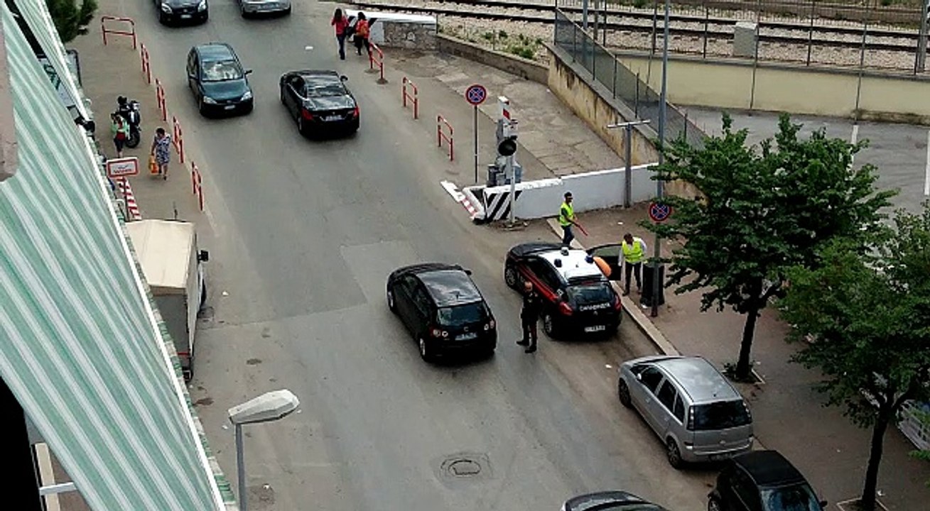 Andria: camion distrugge passaggio a livello di via Barletta